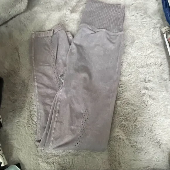 NWOT Free People Movement good karma legging size M/L - Picture 1 of 4